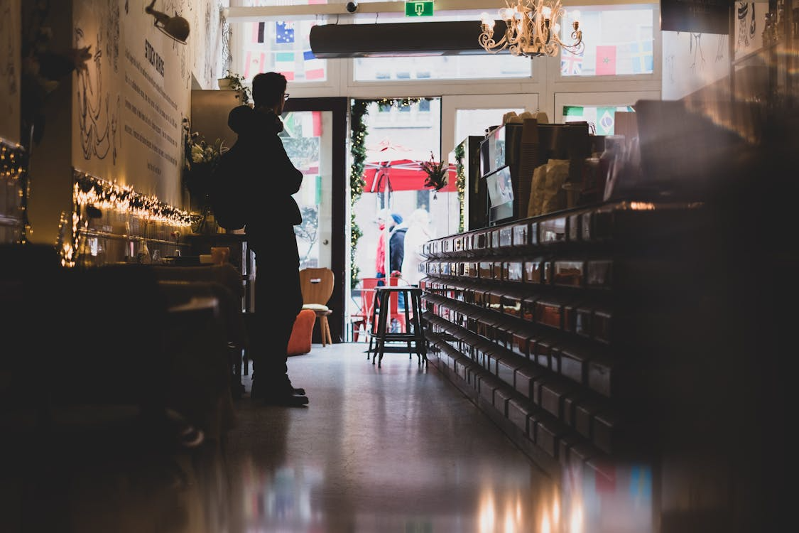 Cash is King, Stock is Queen: Seni Menyeimbangkan Kas dan Inventaris