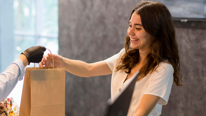 Beyond Service: Mengapa Customer Experience Menjadi Penentu Masa Depan Bisnis